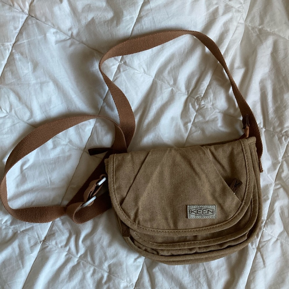 Keen crossbody purse